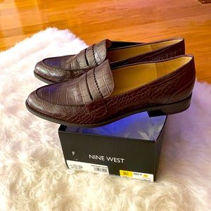 Nine West flat shoes. Brown, size 10